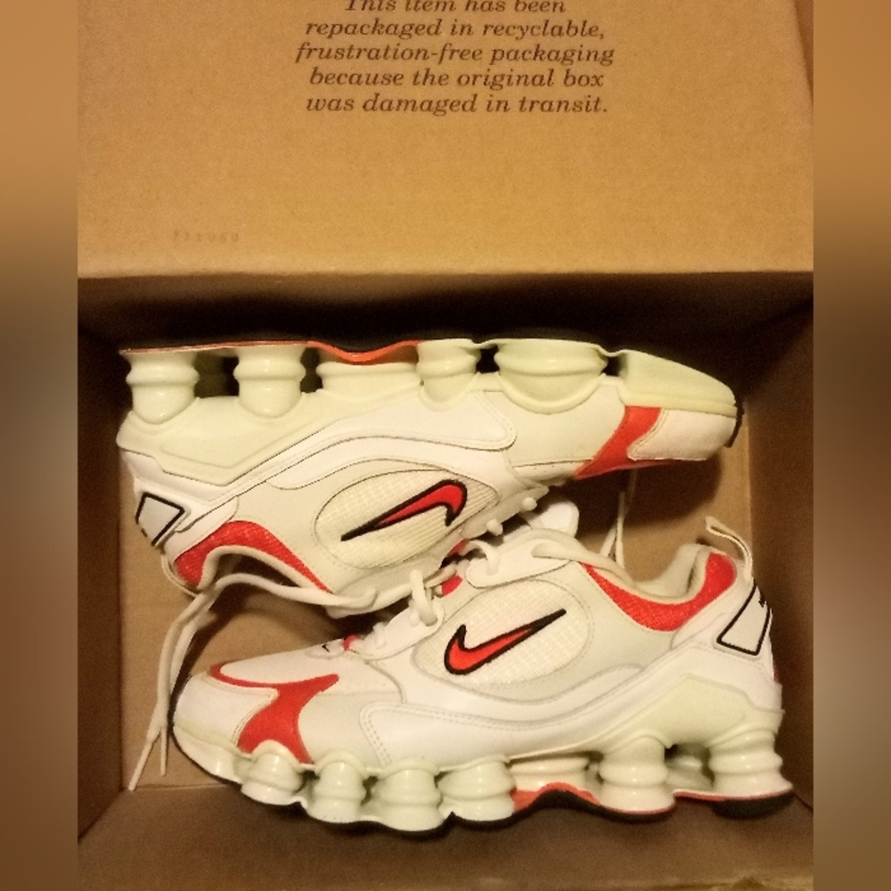 NIKE NOVA SHOCKS SIZE 8.5